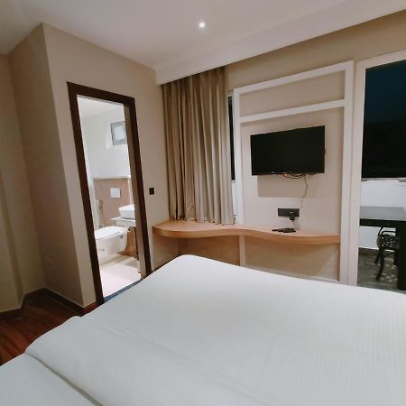 Aura Rooms Dehradun Luaran gambar